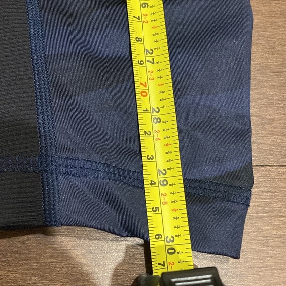 Lululemon - Crop 21” Capri Sz 4 blue stretchy camo leggings - Picture 14 of 17